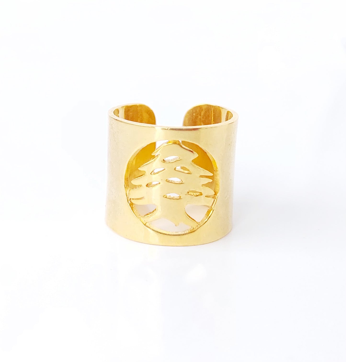 Close-up of Handmade 18K Gold Ring by Demirelli, showcasing intricate craftsmanship and luxurious gold detail