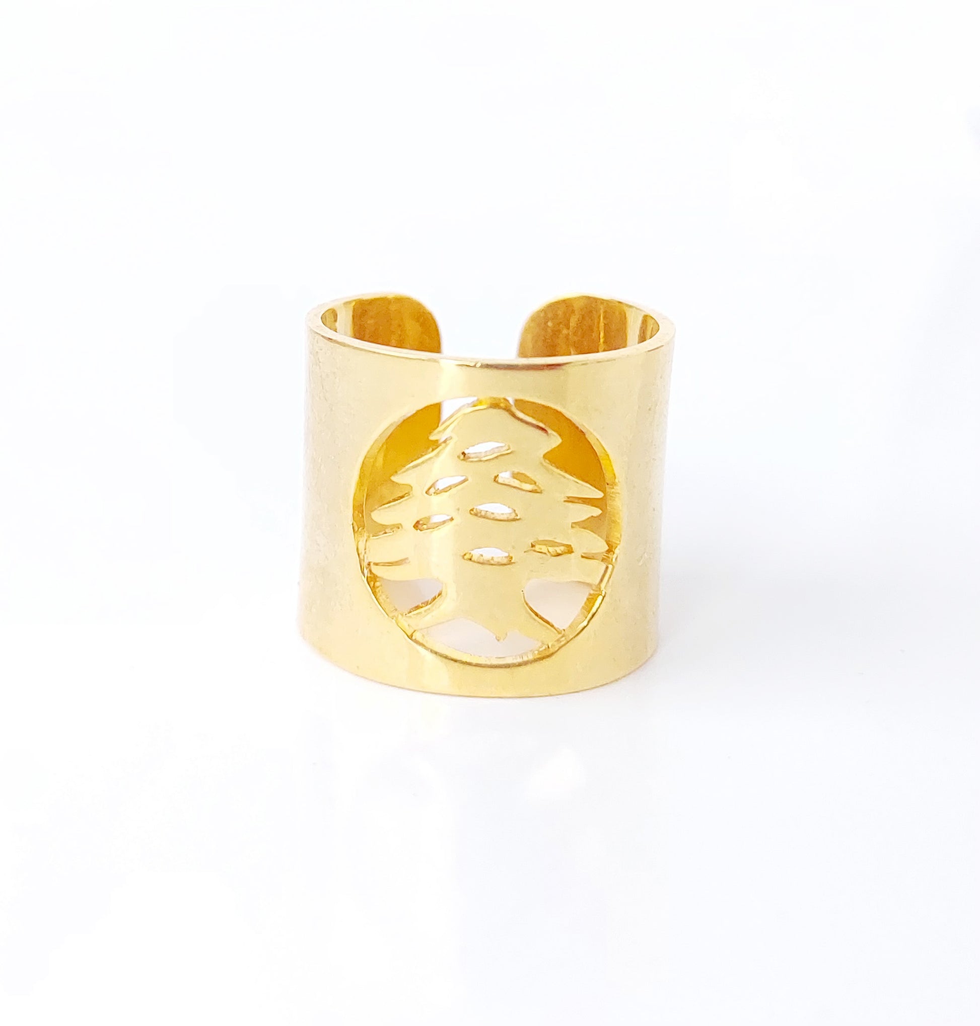 Close-up of Handmade 18K Gold Ring by Demirelli, showcasing intricate craftsmanship and luxurious gold detail