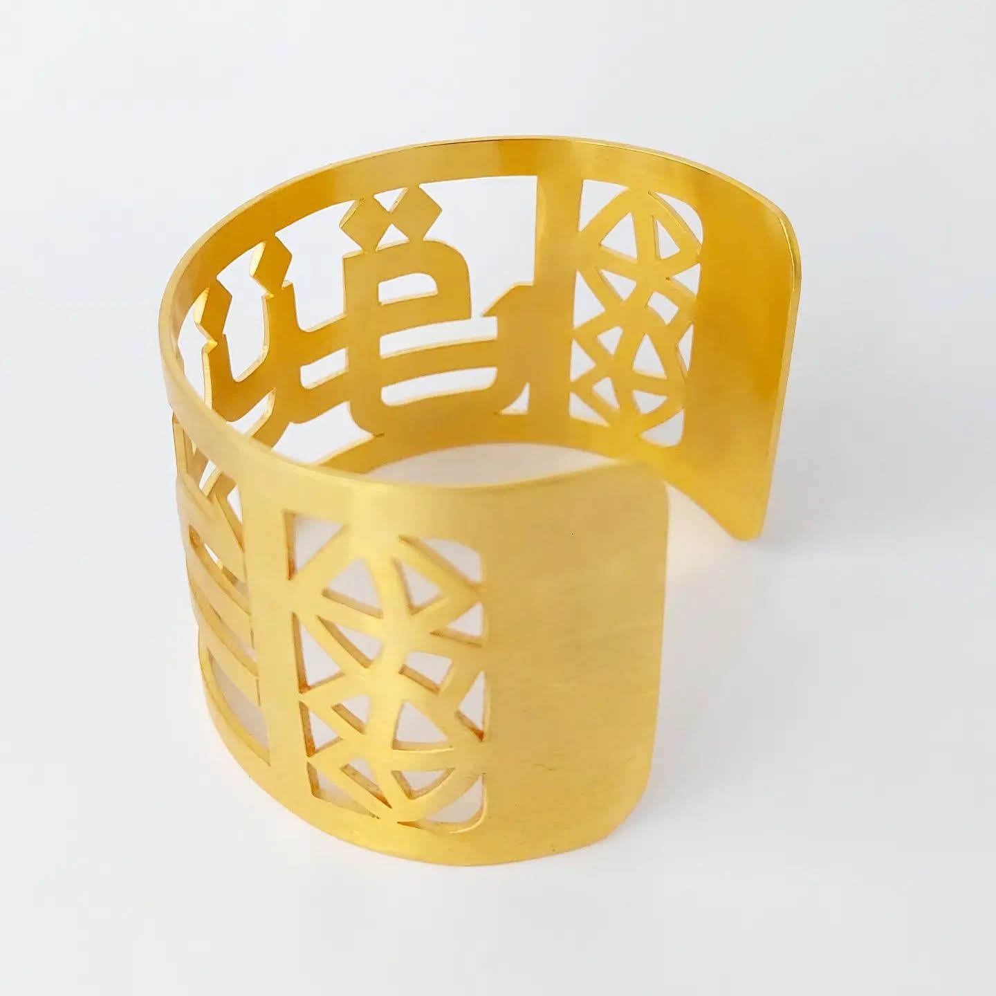 Personalized Ashek Bracelet by Demirelli, handcrafted jewelry designed for elegance and meaningful personal style