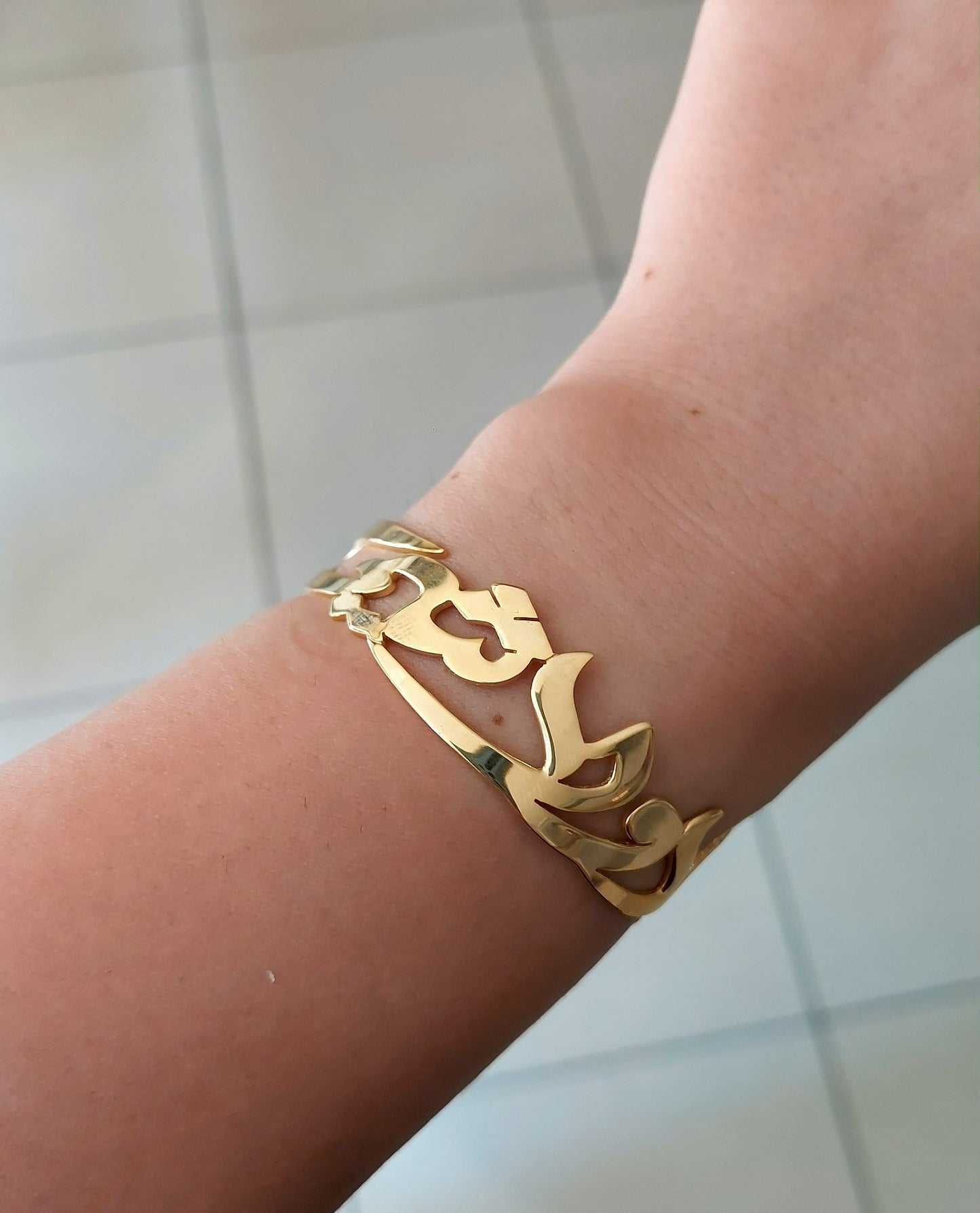 Demirelli Personalized Family Bangle, stylish handcrafted bracelet perfect for gifting and honoring family connections