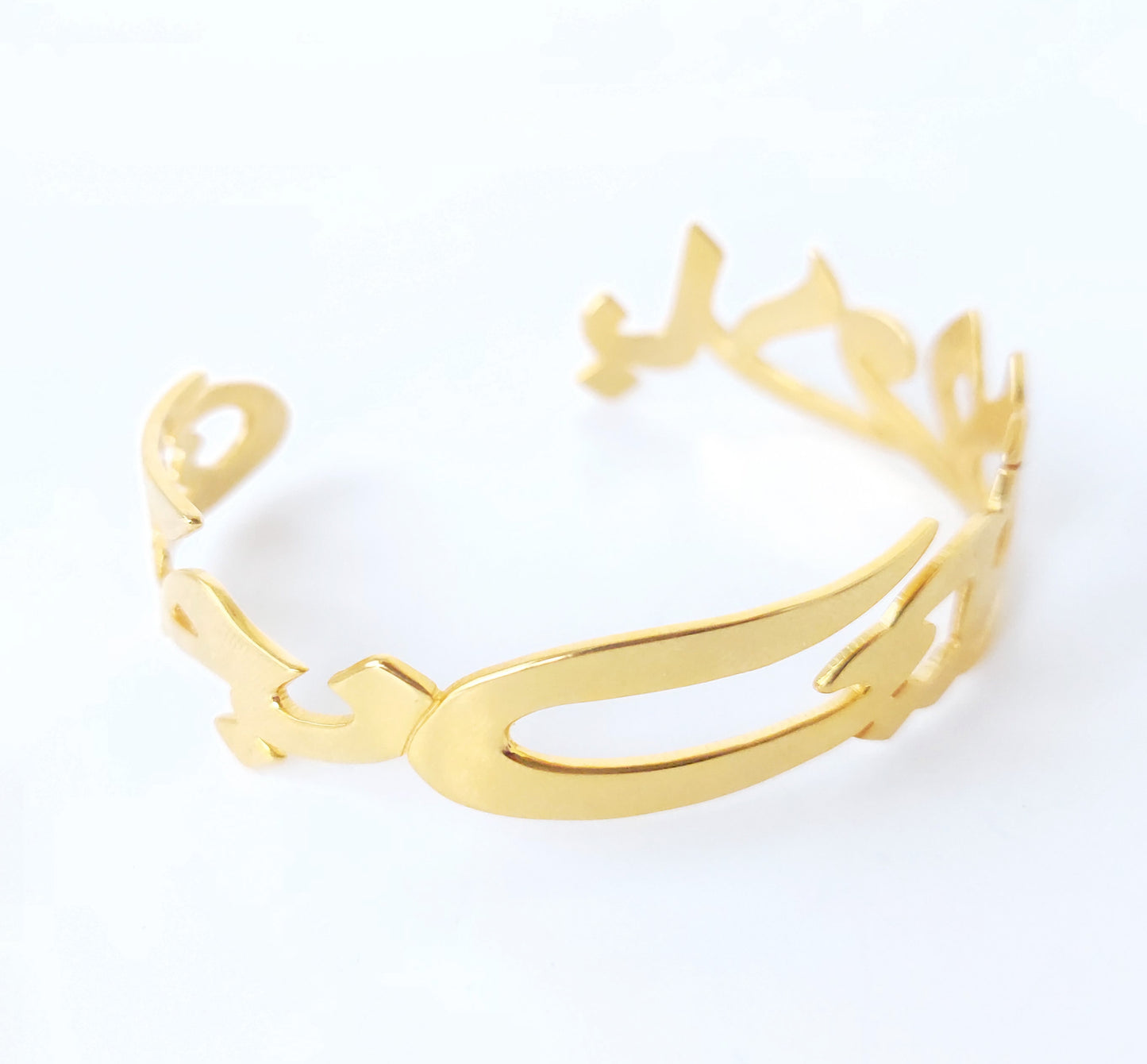 Bangle Family Jewelry by Demirelli, handcrafted elegant bracelet celebrating family bonds with personalized design