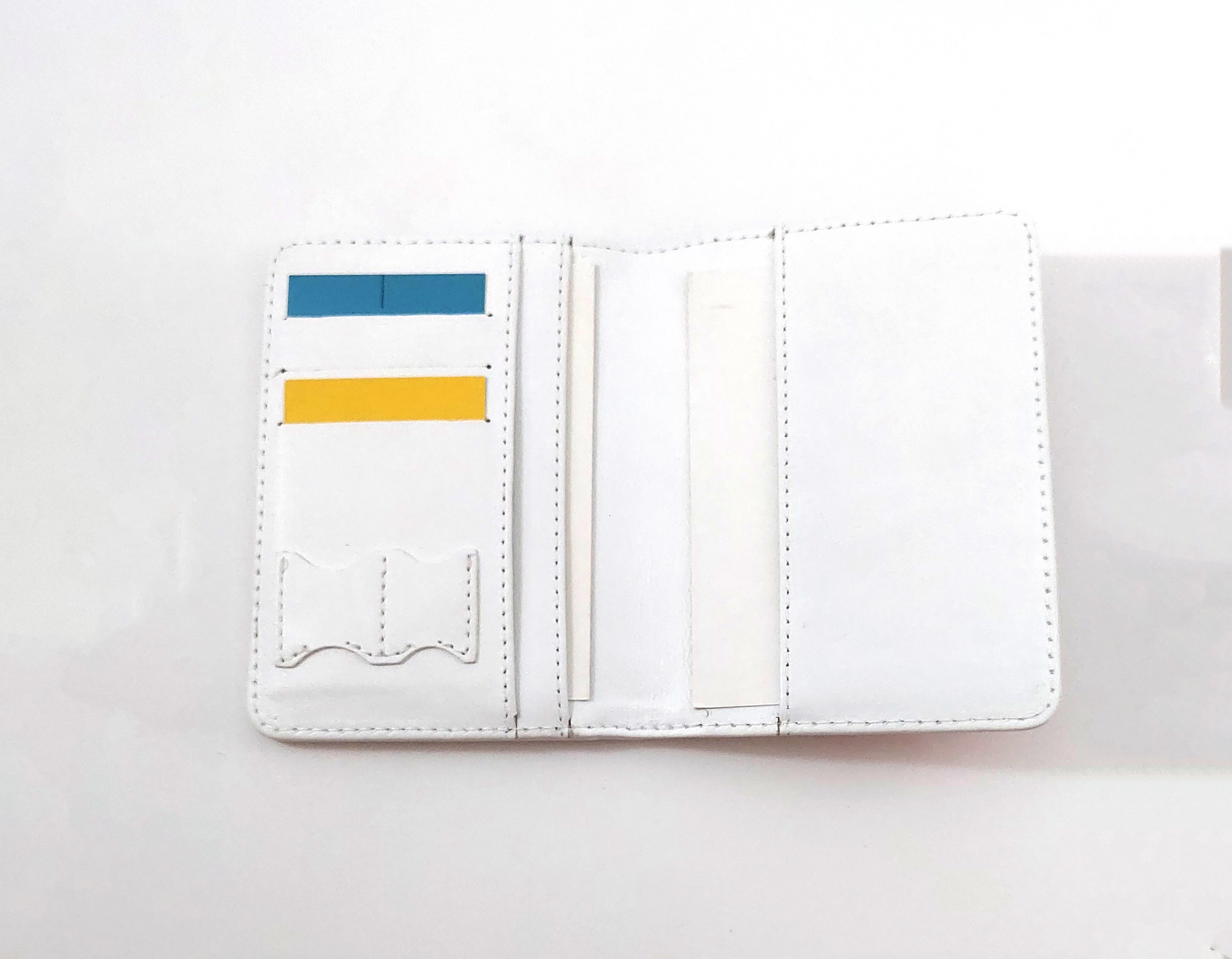 Demirelli Lebanese Flag Passport Holder, handcrafted travel accessory showcasing Lebanon’s flag with durable and elegant design