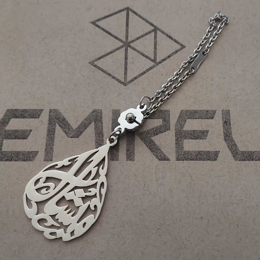 Teardrop Name Keychain by Demirelli, elegant personalized keyring with custom name engraving in a sleek teardrop design
